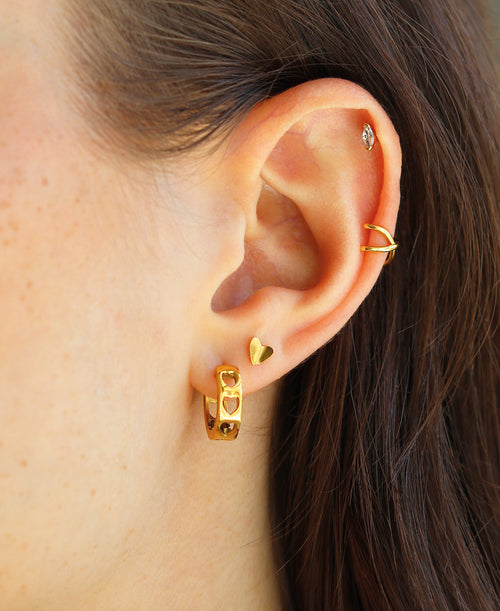 Glowline Piercing Gold - Tragefoto