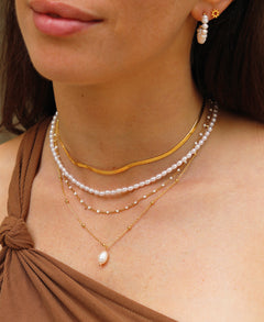 Dazzling White Choker Gold, Tragebild
