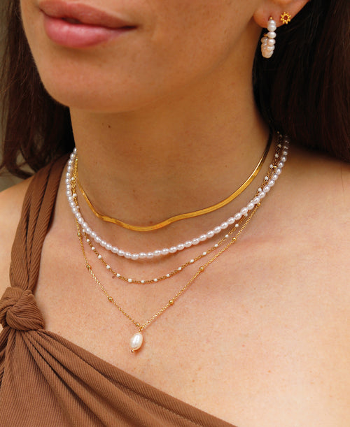 Dazzling White Choker Gold, Tragebild